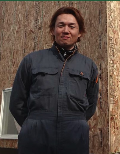 エフワイシー代表 伊藤俊幸（作業服姿）